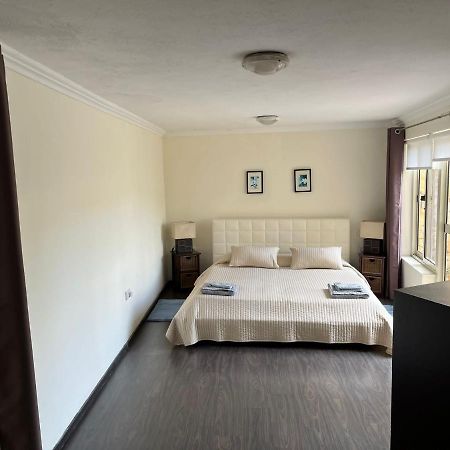 Groundfloor Apartment By The Sea, Fabulous Views St. Paul's Bay Exteriör bild