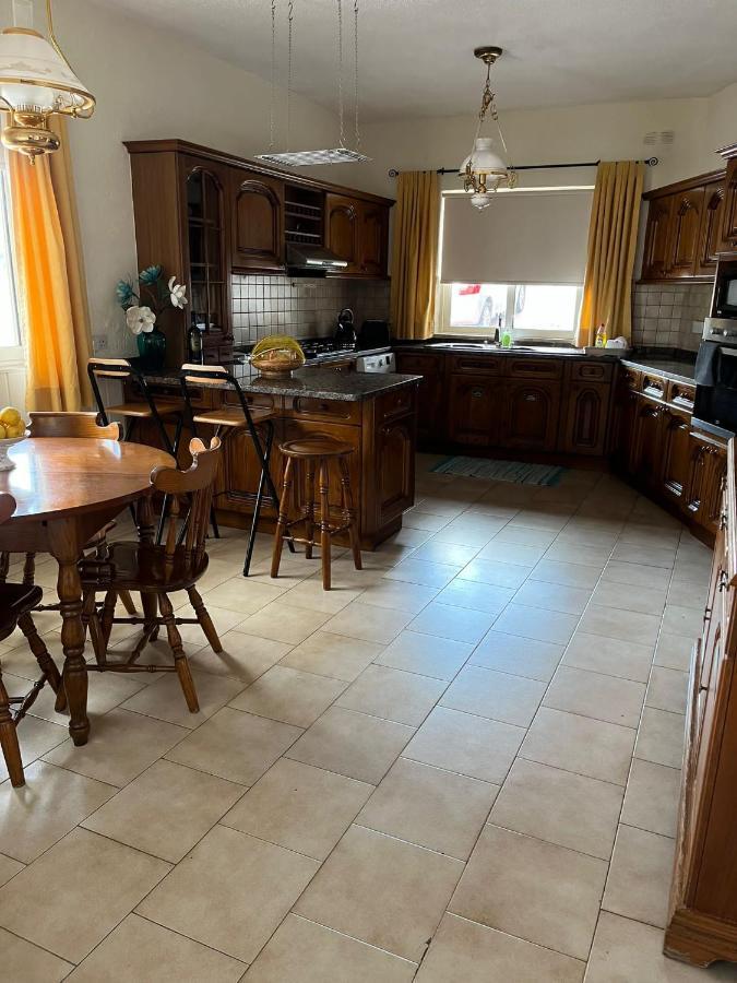 Groundfloor Apartment By The Sea, Fabulous Views St. Paul's Bay Exteriör bild
